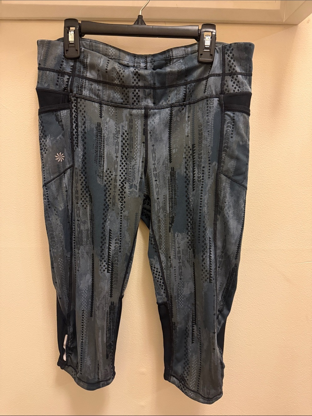 Athleta Slate Blue Patterned Capri Leggings with Mesh Panels